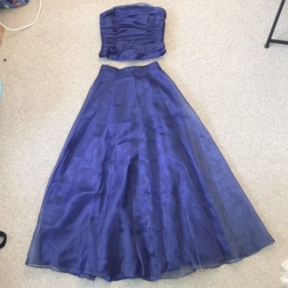 LIKE NEW Prom Dress (two piece set) - Picture 5 of 16